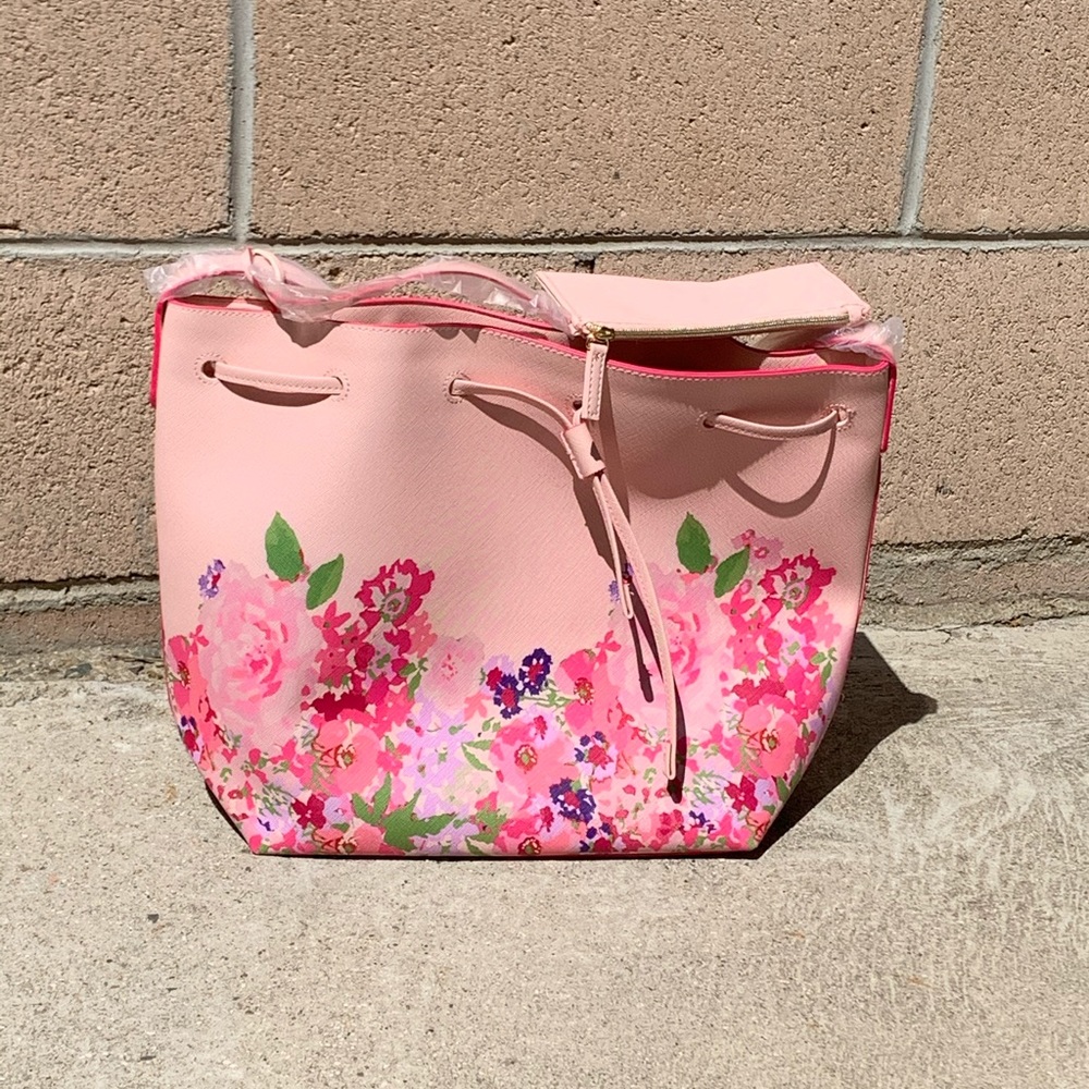 Estée Lauder purse . High: 10; width:15